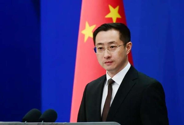 红河配资 外交部回应美涉黄岩岛错误言论：奉劝美方还南海清净太平